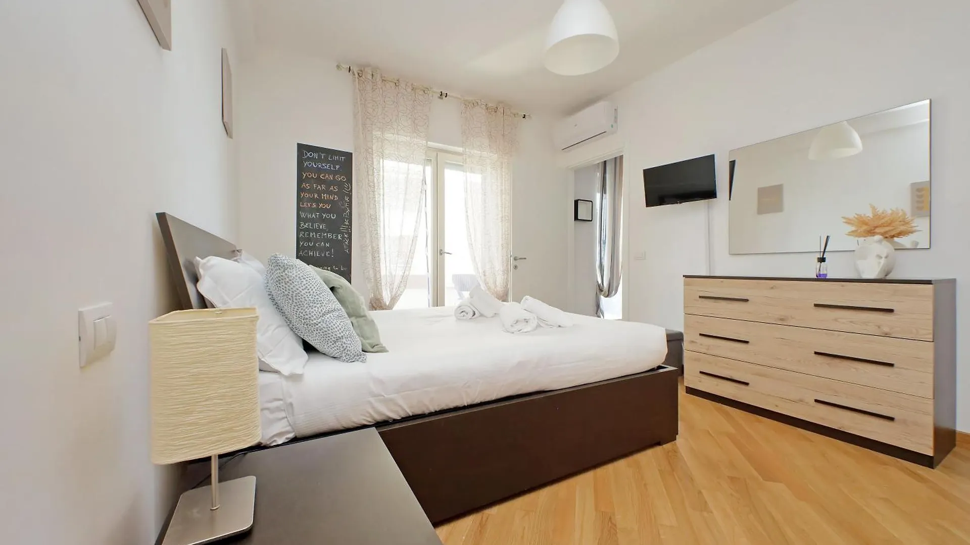 Comodo Appartamento Con Terrazzo, Vicino Gemelli Rome