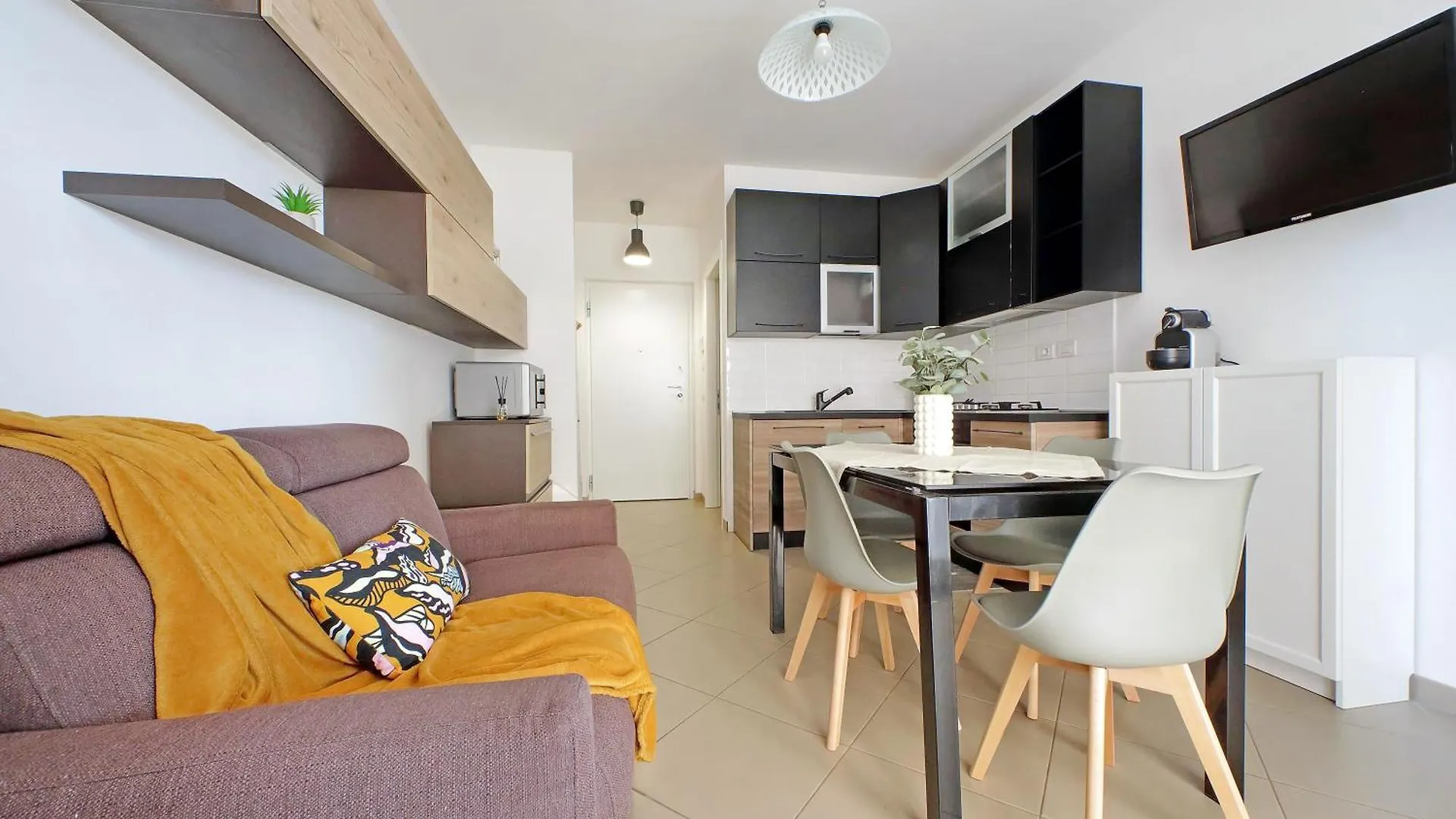 Comodo Appartamento Con Terrazzo, Vicino Gemelli Rome