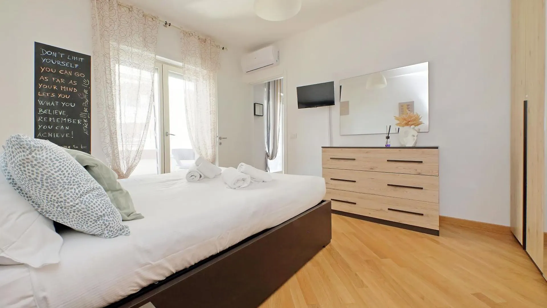 Comodo Appartamento Con Terrazzo, Vicino Gemelli Rome